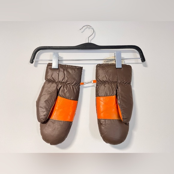 Retro Style Winter Skiing Gloves Duo 🪶 - Picture 2 of 3